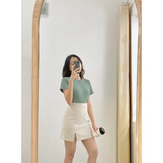 Chân váy xẻ tà dáng ngắn