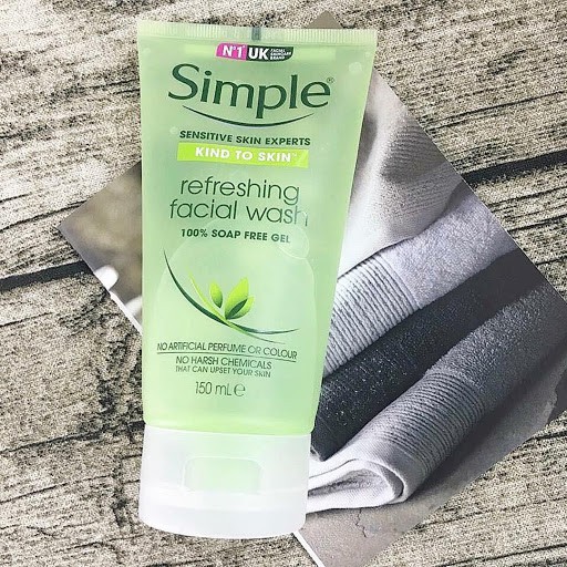 Sữa rửa mặt cho da nhạy cảm Simple Gel Kind To Skin Refreshing Facial Wash Gel 150ml - UK Chính Hãng