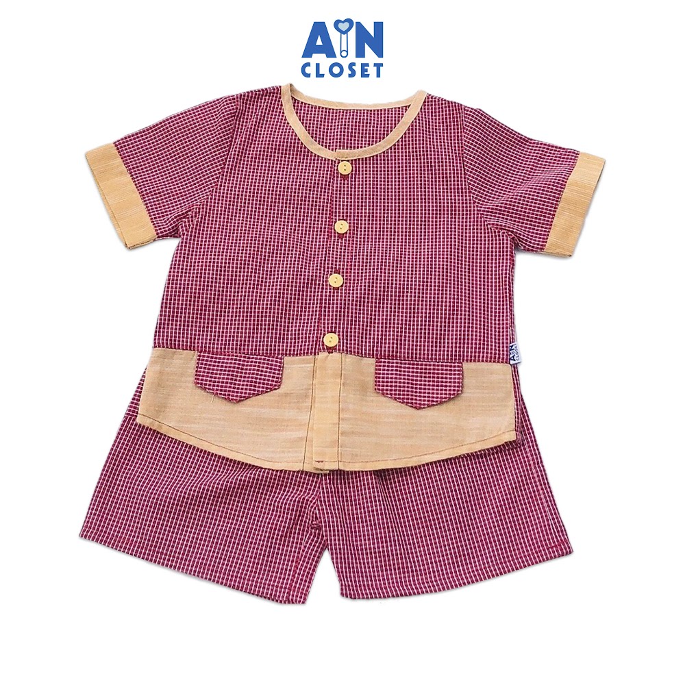 Bộ quần áo ngắn Bé trai họa tiết Caro nhí đỏ viền vàng cotton AICDBGOJ95HS AIN Closet