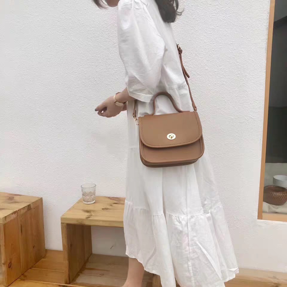 Túi đeo chéo chất liệu da trơn đơn giản 39237