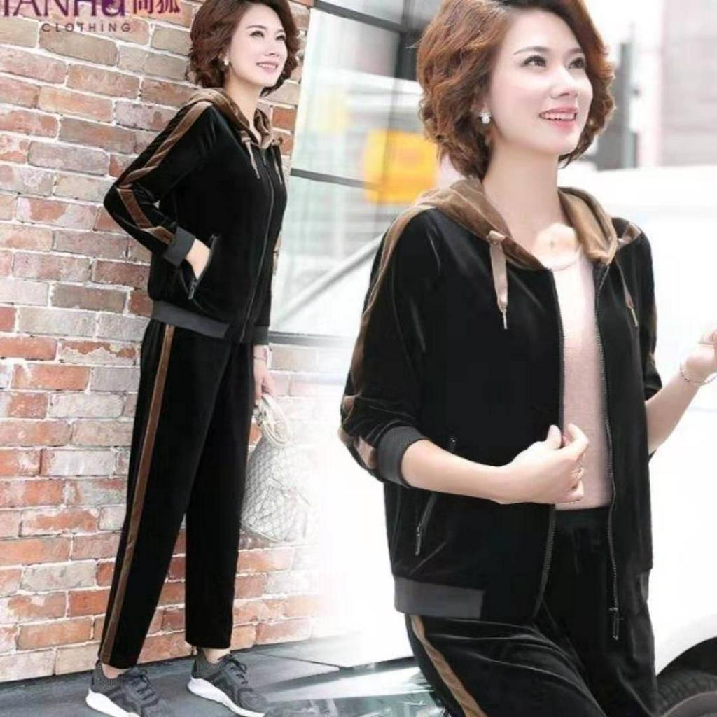 Bộ đồ thể thao vải nhung dày phù hợp với phụ nữ trung niên mùa xuân thu đông gồm 2 món viền vàng đồng