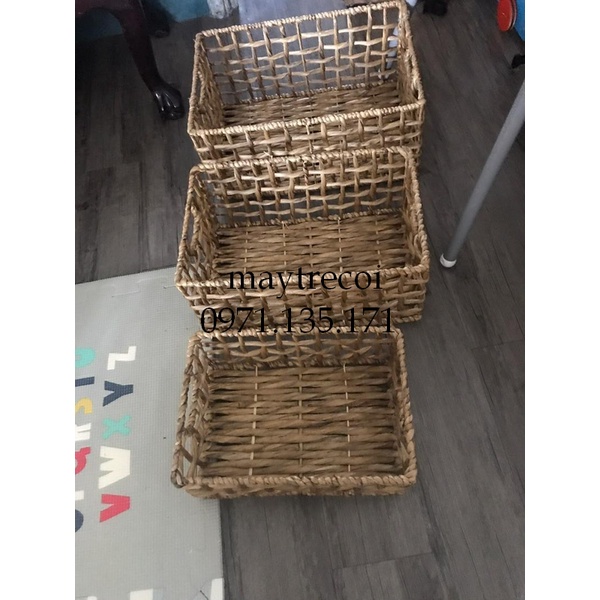 Giỏ lục bình đựng đồ đan ô cờ có nắp và vải lót