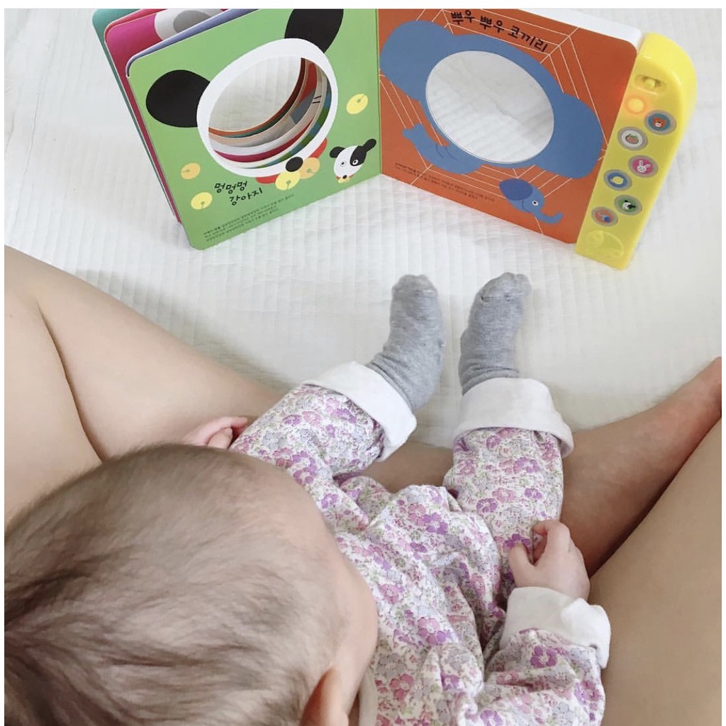 Sách nhạc gương  kèm nhạc cho bé sơ sinh Hàn Quốc
