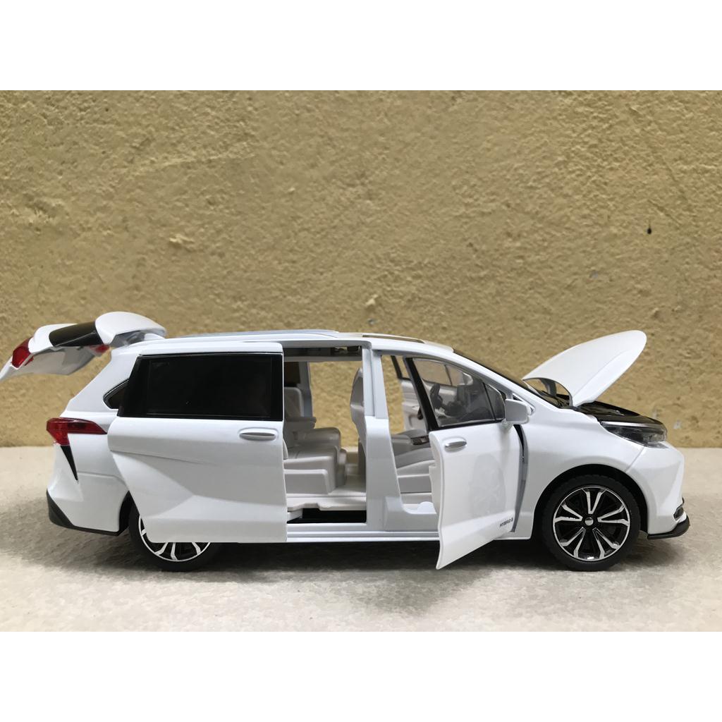 Mô hình xe TOYOTA SIENNA 2022 1:24