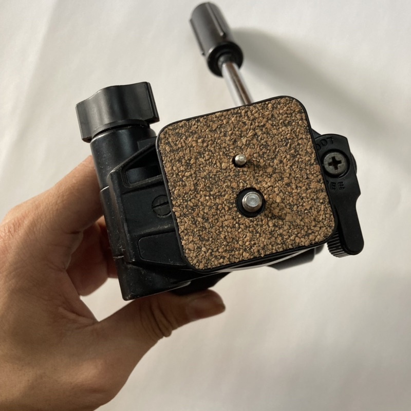 Plate Velbon PH-157Q : Đế thay thế chân Velbon