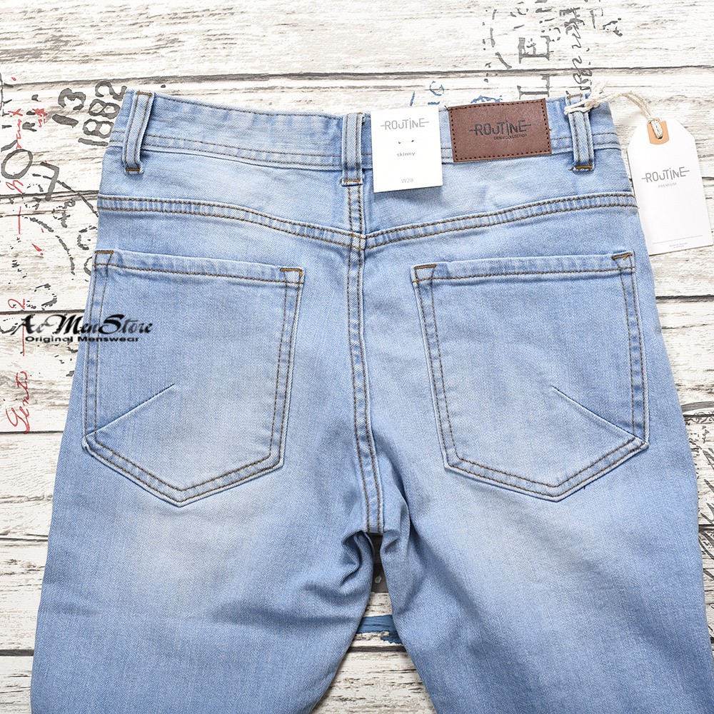 Quần jean nam rách gối xanh nhạt skinny QJRO003-011 của Routine | BigBuy360 - bigbuy360.vn