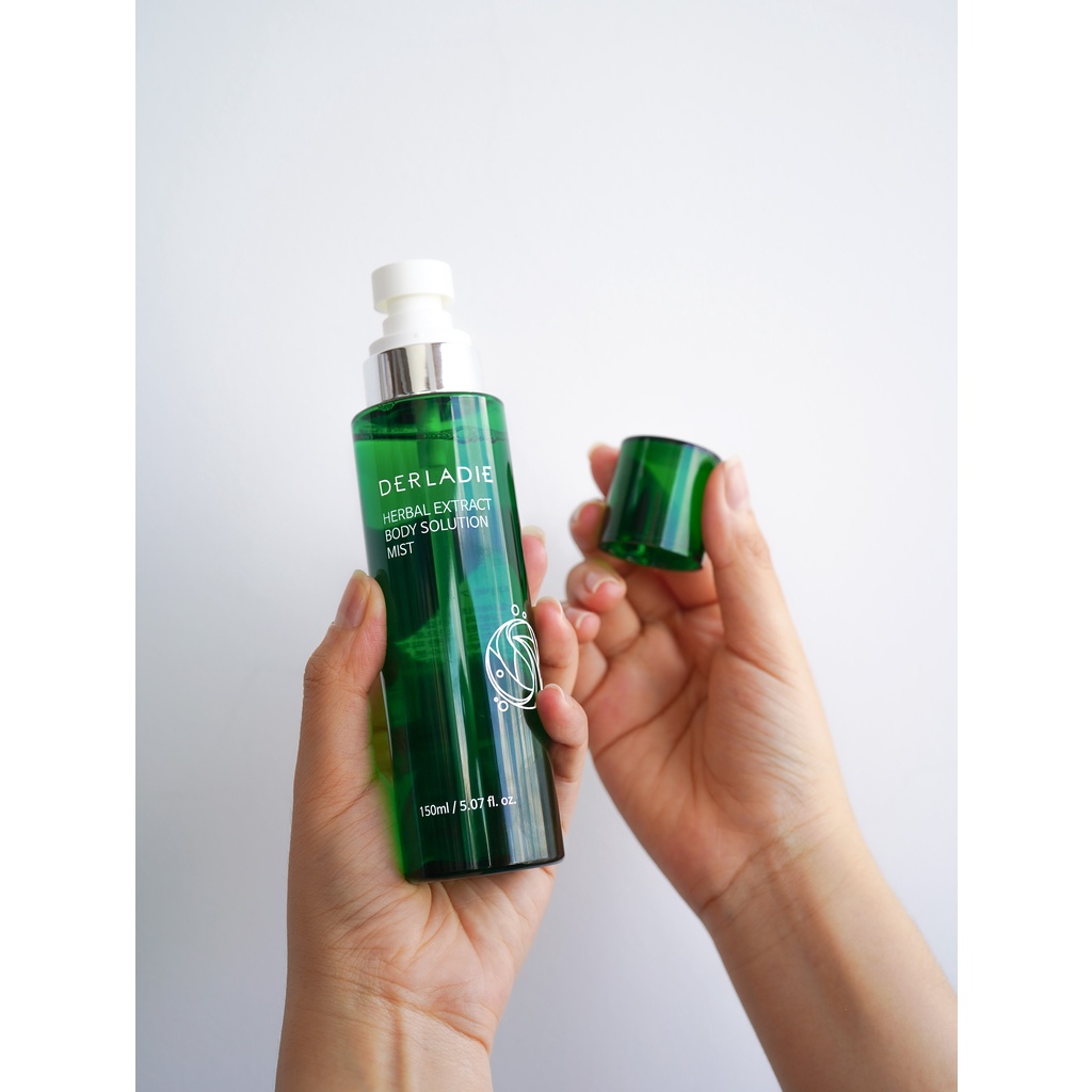 Xịt mụn lưng Derladie Herbal Extract Body Solution Mist 150ml