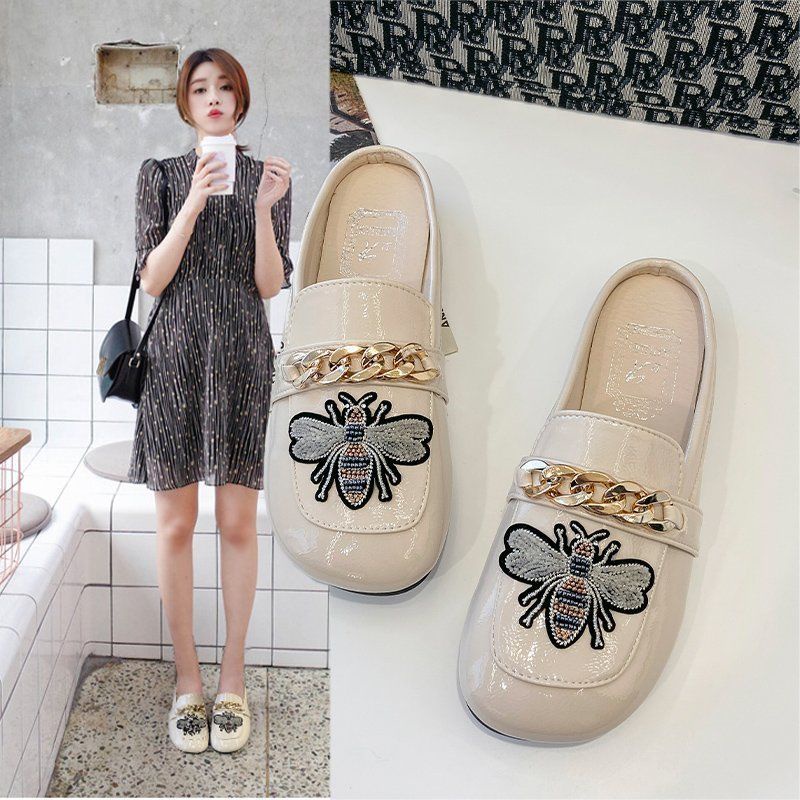 Giày sục nữ chất da bóng đế thấp thêu  ong viền quai xích