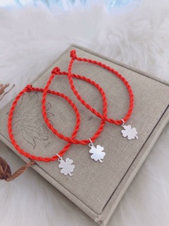 Chỉ đỏ bạc cỏ 4 lá