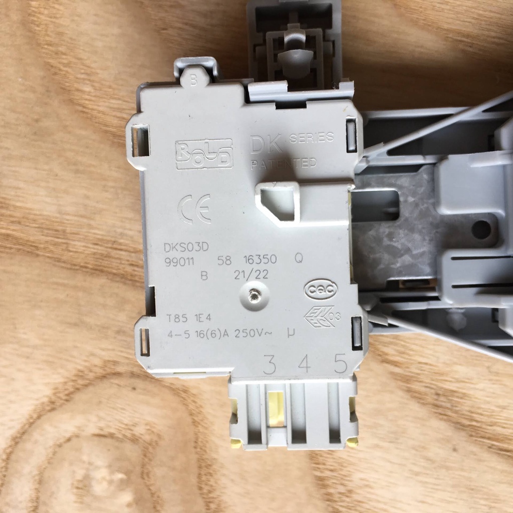 Công tắc cửa máy giặt Electrolux dẹt [SẴN HÀNG] khóa cửa máy giặt Electrolux ba chân