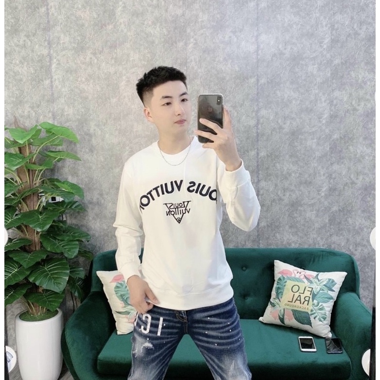 Áo nỉ dài tay LV hai mầu trắng đen có hoạ tiết thời trang nam, Áo thu đông phong cách hàn quốc btshop từ 45 đến 75 kg.