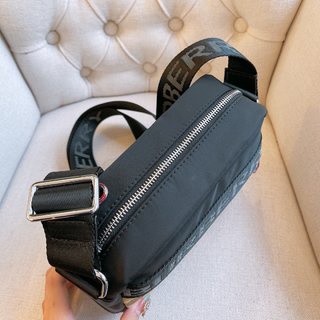 Túi Đeo Chéo Burberry Phong Cách Thể Thao Sang Trọng Thời Trang Cho Nam Nữ