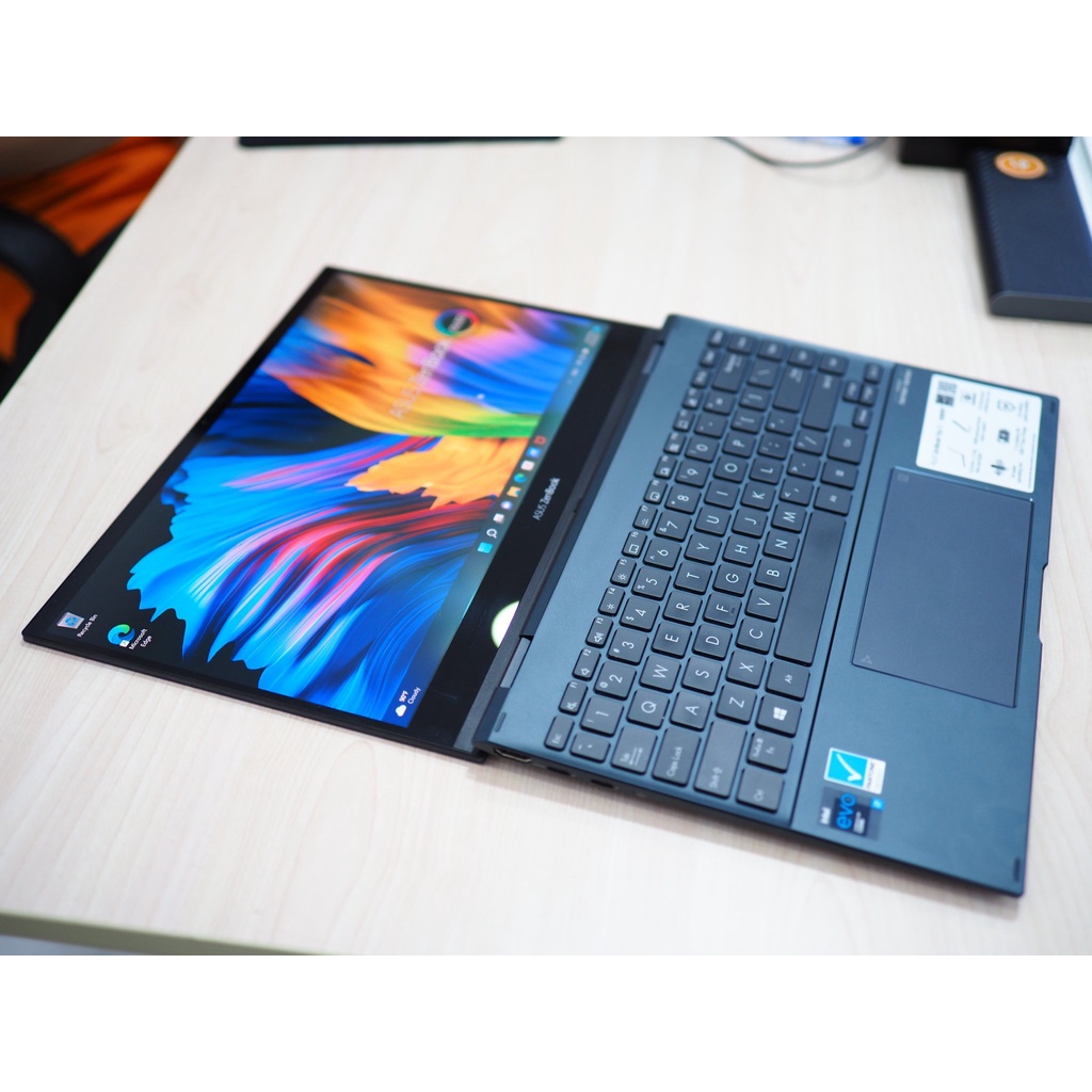 Laptop Asus Zenbook Flip 13 qua sử dụng đẹp như mới