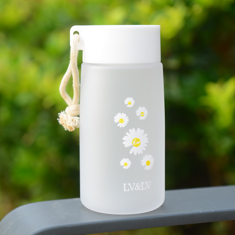 Bình Đựng Nước Bằng Nhựa Trong Suốt Họa Tiết Hoa Cúc 480ml