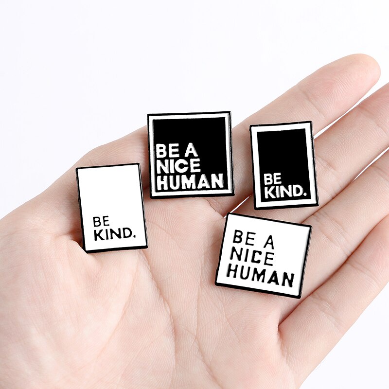 Ghim cài áo hình vuông trắng đen in chữ be a nice human/ be kind