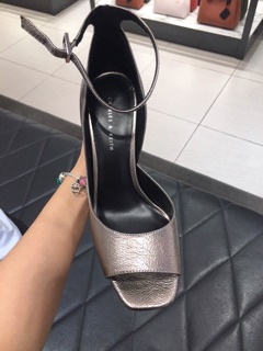 Giầy gót vuông charles and keith size 36