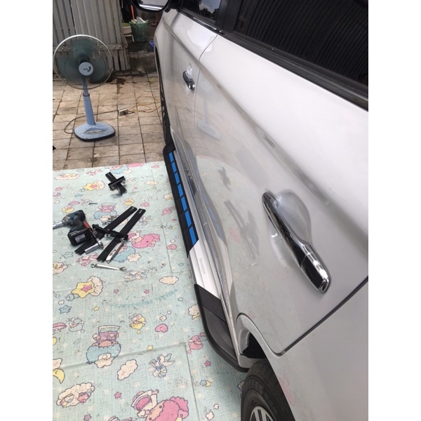 Bậc lên xuống, bệ bước chân cho Mitsubishi Outlander 2016 +