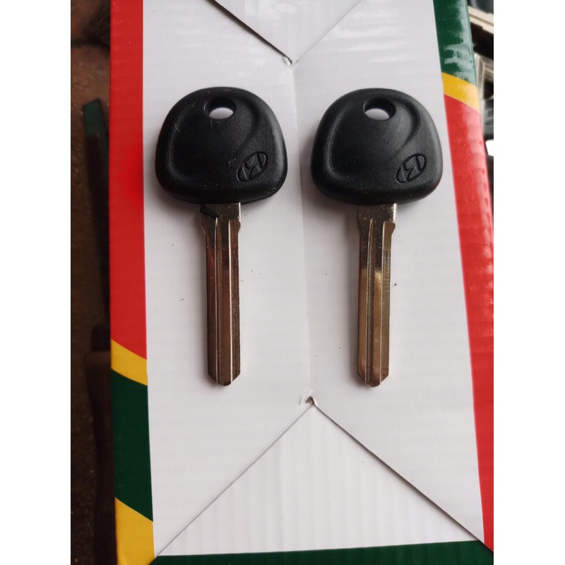 Phôi chìa khoá xe HUYNDAI rảnh trái loại không vai ( combo 2 chìa )