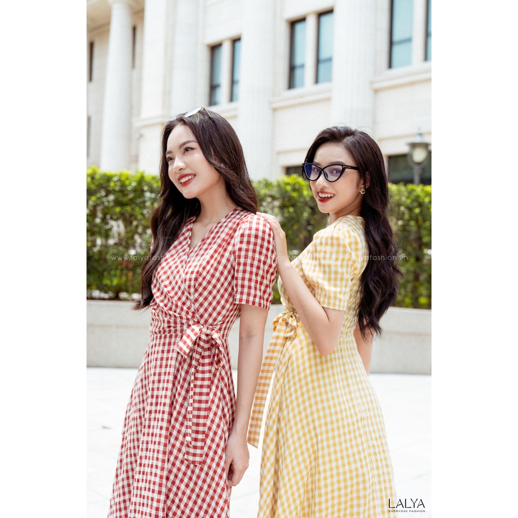 LALYA_D430_Váy kẻ ô nhún nơ eo-Đỏ