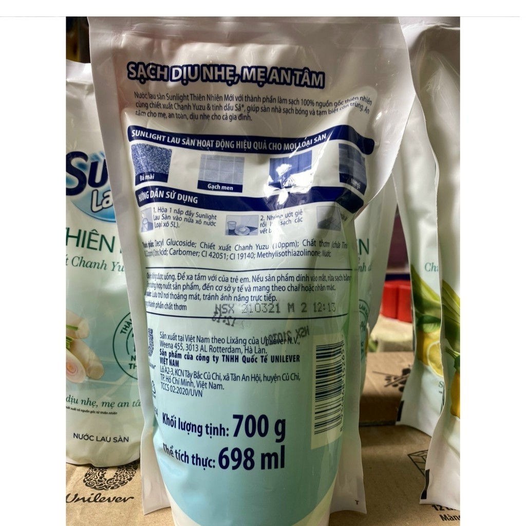 Nước lau sàn Sunlight Thiên Nhiên Chiết Xuất Chanh và Tinh Dầu Sả túi 700g