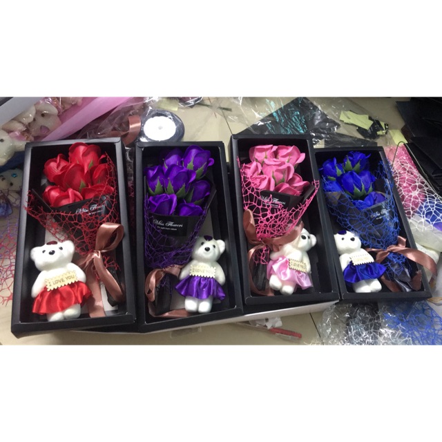 Hoa sáp 7 bông kèm gấu