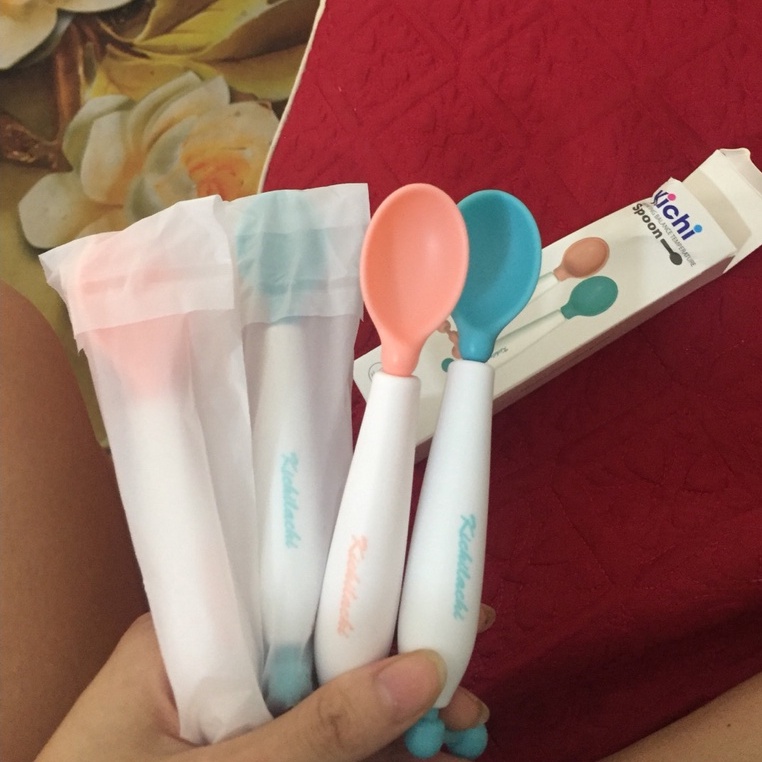 Thìa cảm biến nhiệt độ Kichilachi siêu mềm không chứa BPA an toàn cho bé