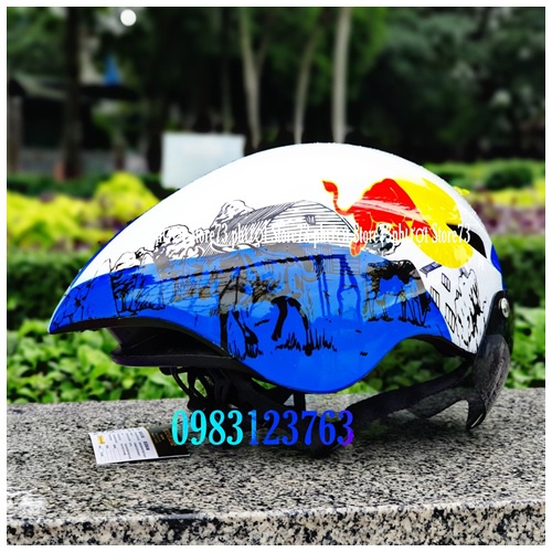 Mũ bảo hiểm thể thao xe đạp Royal MD16 tem Redbull, nón đi xe đạp đuôi nhọn có kính chắn gió.