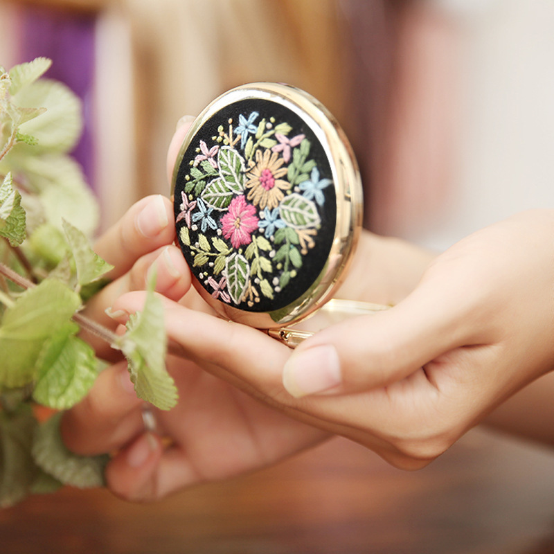 Gương Trang Điểm Họa Tiết Kiểu Thêu Đẹp Mắt