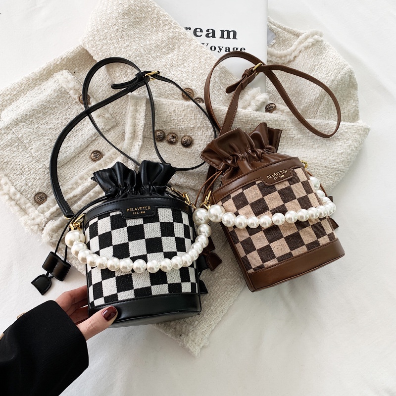 Túi đeo chéo IELGY họa tiết kẻ ô đính hạt ngọc trai cỡ nhỏ