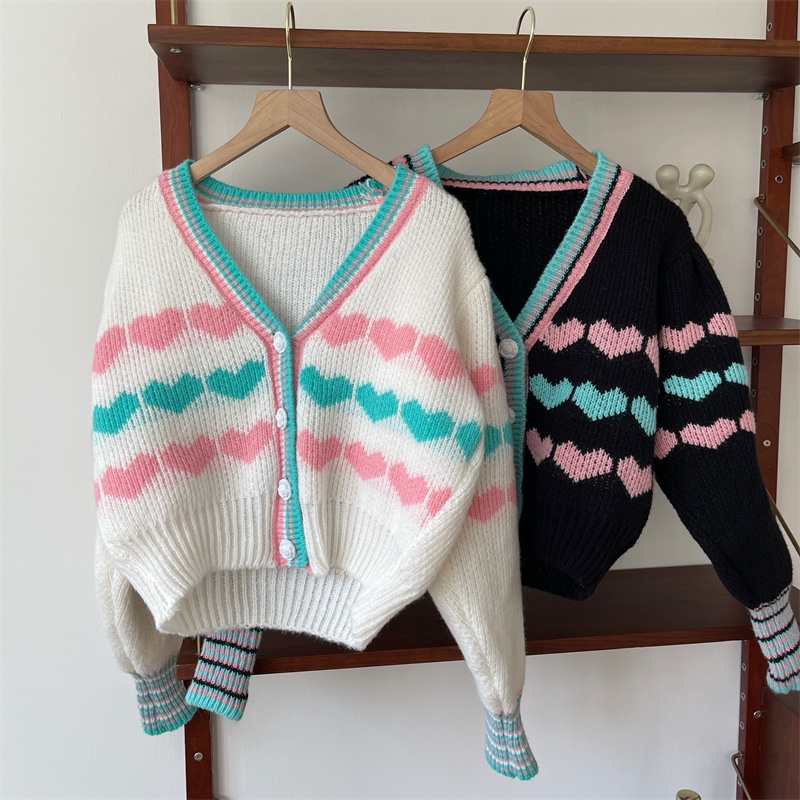 Áo Khoác Cardigan Dệt Kim Cổ Chữ V Dáng Ngắn Form Ôm Họa Tiết Trái Tim Phong Cách Thanh Lịch Cho Nữ