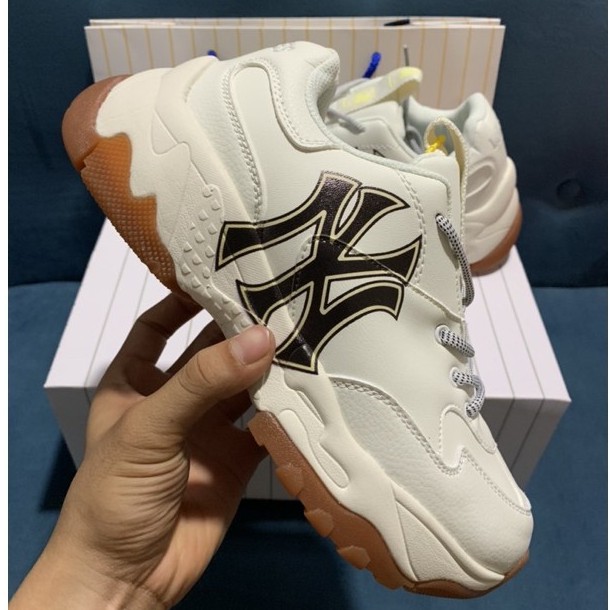( NY đế nâu chuẩn 11) Giày thể thao và sneaker nam nữ màu trắng đế nâu , đế cao 5cm