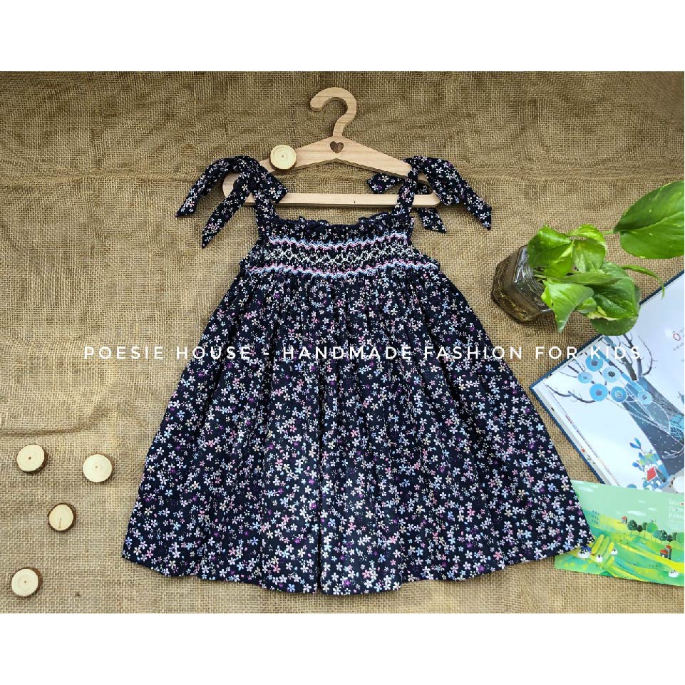 Đầm xích móc dây Mini Flower In Black Poesie House dành cho bé gái từ 1-4 tuổi, may thủ công, 100% cotton