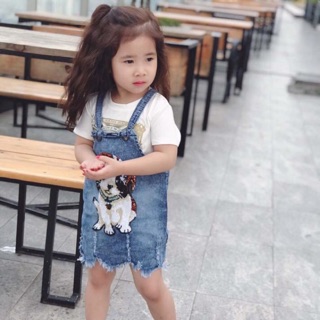 Váy yếm cho bé gái