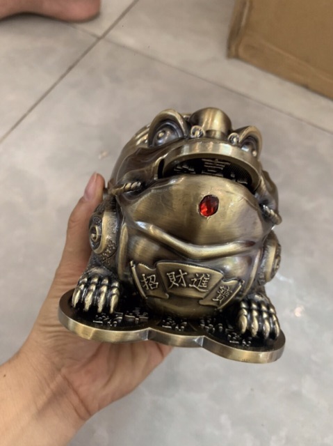 Gạt tàn cóc hợp kim vàng đỏ