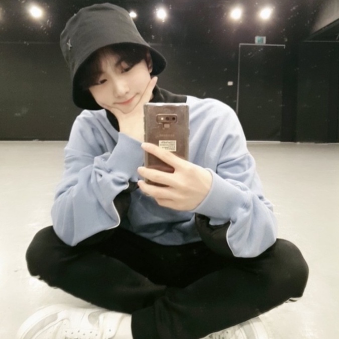 Nhãn Dán Chống Rơi overfit Màu Trắng Và Đen Phong Cách Hàn Quốc Cho Nữ