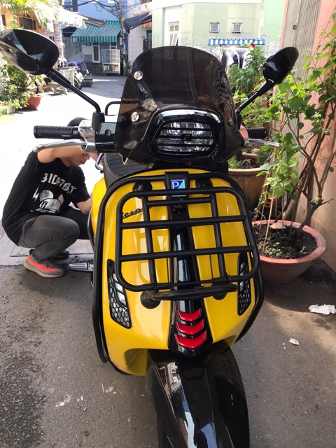 Kính Chắn Gió Trong Suốt Dành Cho Vespa