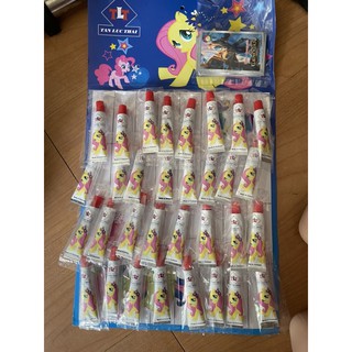 Tuýt keo thổi bong bóng 1 vĩ 32 tuýt tặng kèm thẻ bài