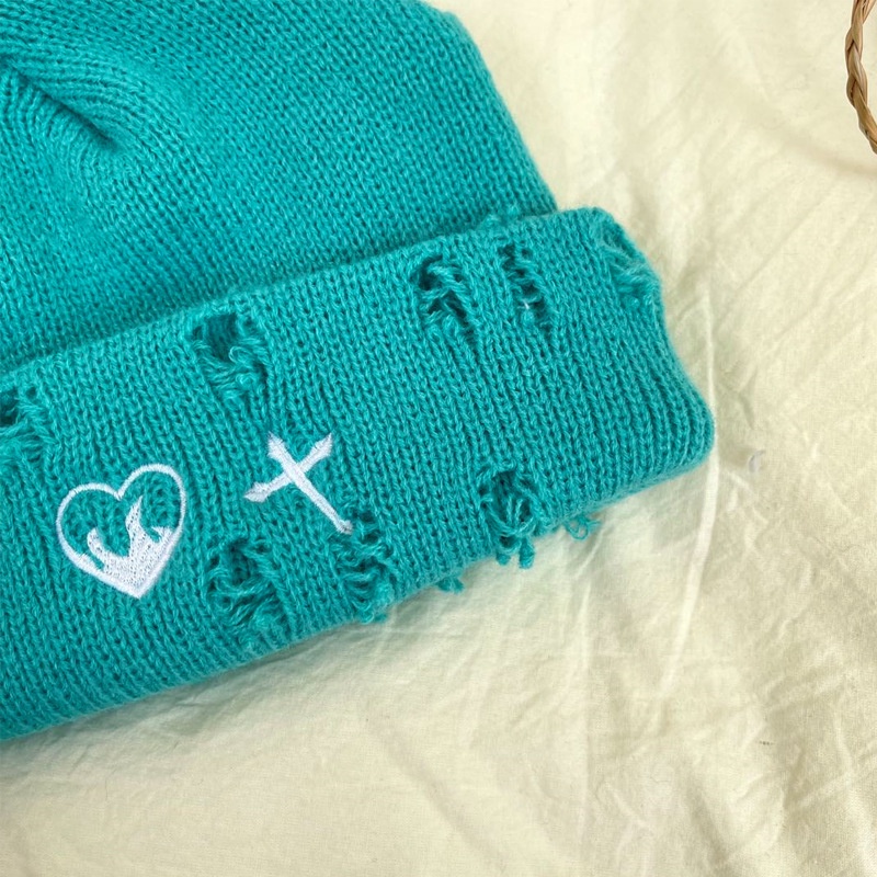 Nón Len Rách Thánh Giá - Mũ Len Beanie Rách Thêu Trái Tim Và Thánh Giá