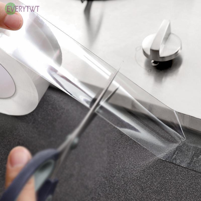 Cuộn keo dán mép tường