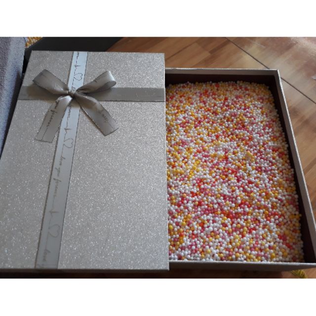 Vỉ hộp quà tặng kèm hạt xốp siêu đẹp . Kích thước 30×20×11cm