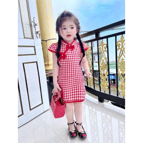 Váy đầm sườn xám cách tân cho bé gái
