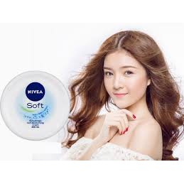 Kem dưỡng ẩm Nivea Soft giúp da mịn màng và trắng sáng