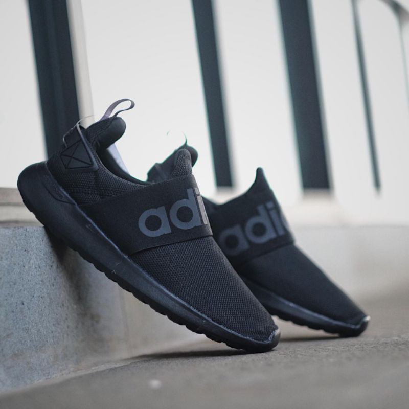 Giày thể thao Adidas màu đen