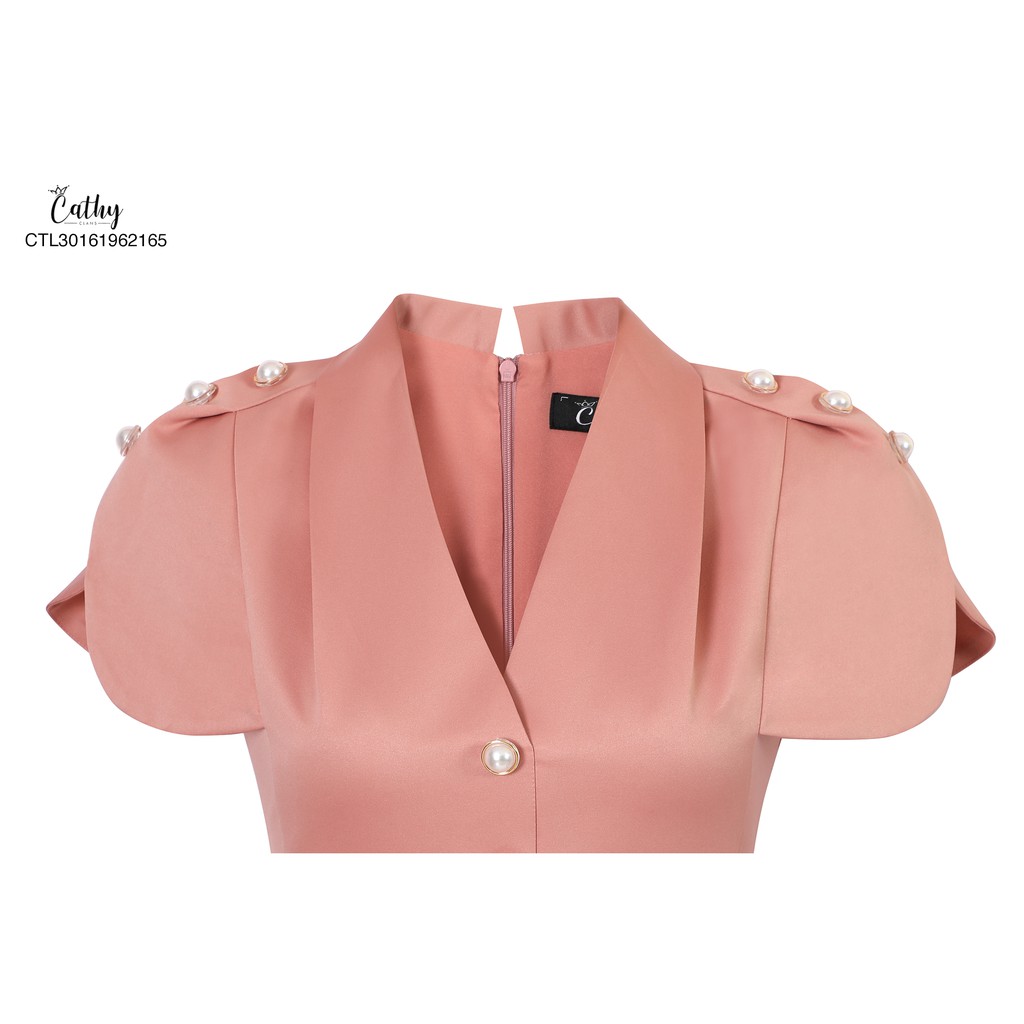 Đầm bút chì Cathy Clans tay đắp kiểu đính nút ngọc hồng ruốc | BigBuy360 - bigbuy360.vn