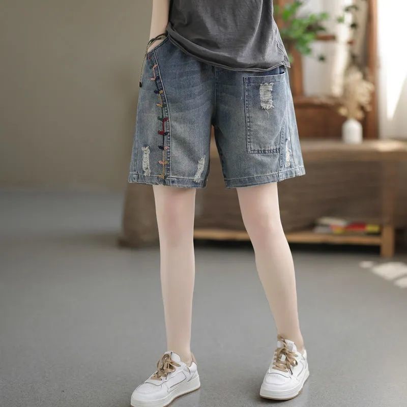 Quần Short Denim Ống Rộng Thêu Họa Tiết Thiết Kế Rách Thời Trang Mùa Hè Hàng Mới Cho Nữ 2022