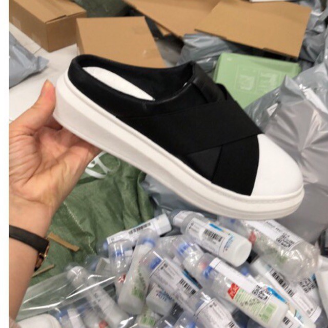 Giày sneaker thun đen thấp cổ, Giày slip on nữ dáng cơ bản chất vải mềm | BigBuy360 - bigbuy360.vn