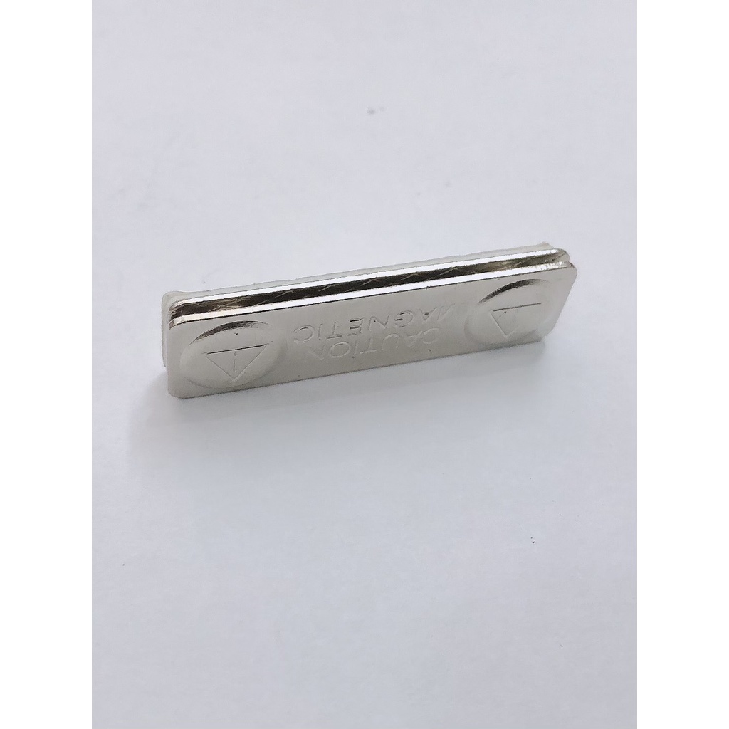 Nam châm làm huy hiệu hay thẻ tên GAOMS, bảng tên cài áo 2 nút dài