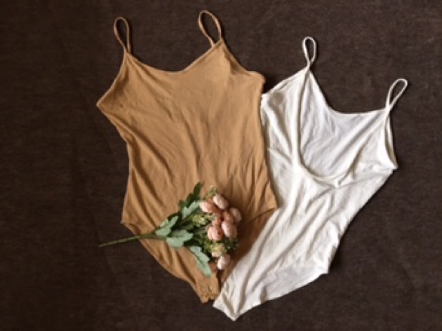 Bodysuit khoét lưng f21 còn trắng | BigBuy360 - bigbuy360.vn