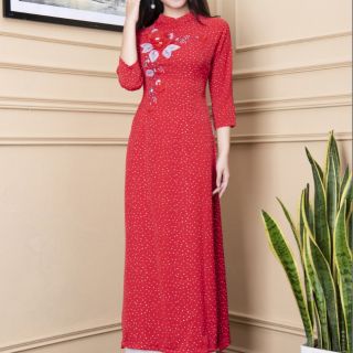 Áo dài chấm bi kết hoa.