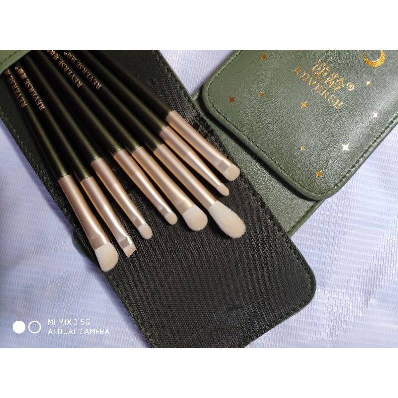 Có sẵn - bộ cọ mắt 8 cây kèm bao đựng